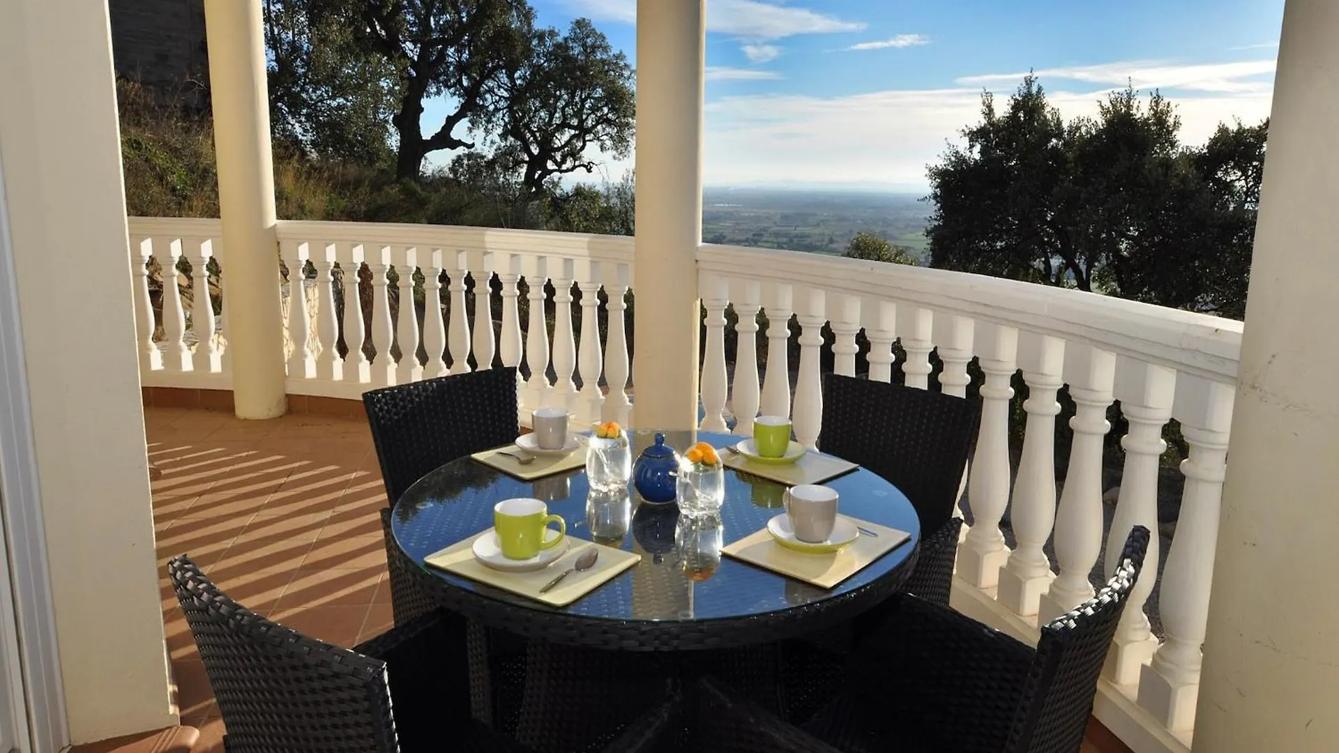 Beautiful Holiday Home Near The Sea Palau Saverdera Spanien