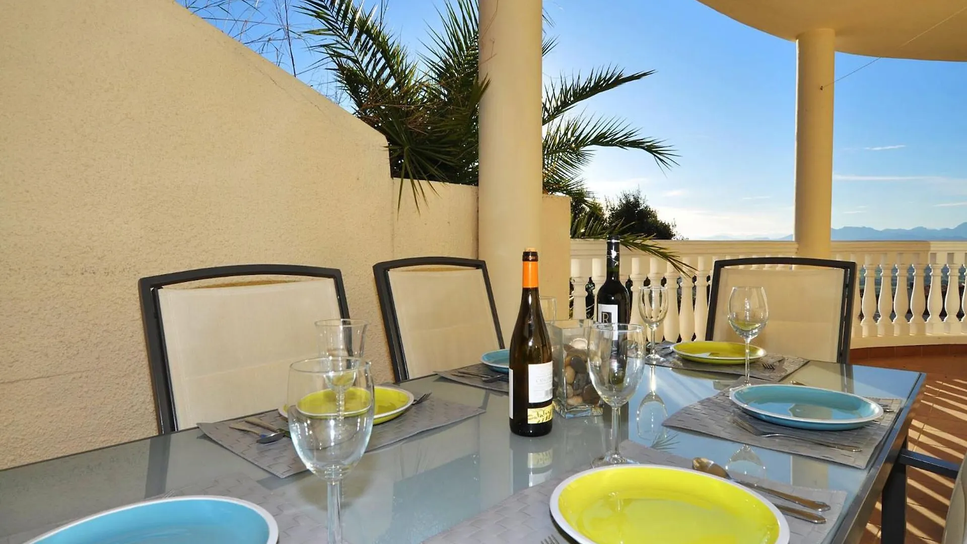 Beautiful Holiday Home Near The Sea Palau Saverdera Spanien