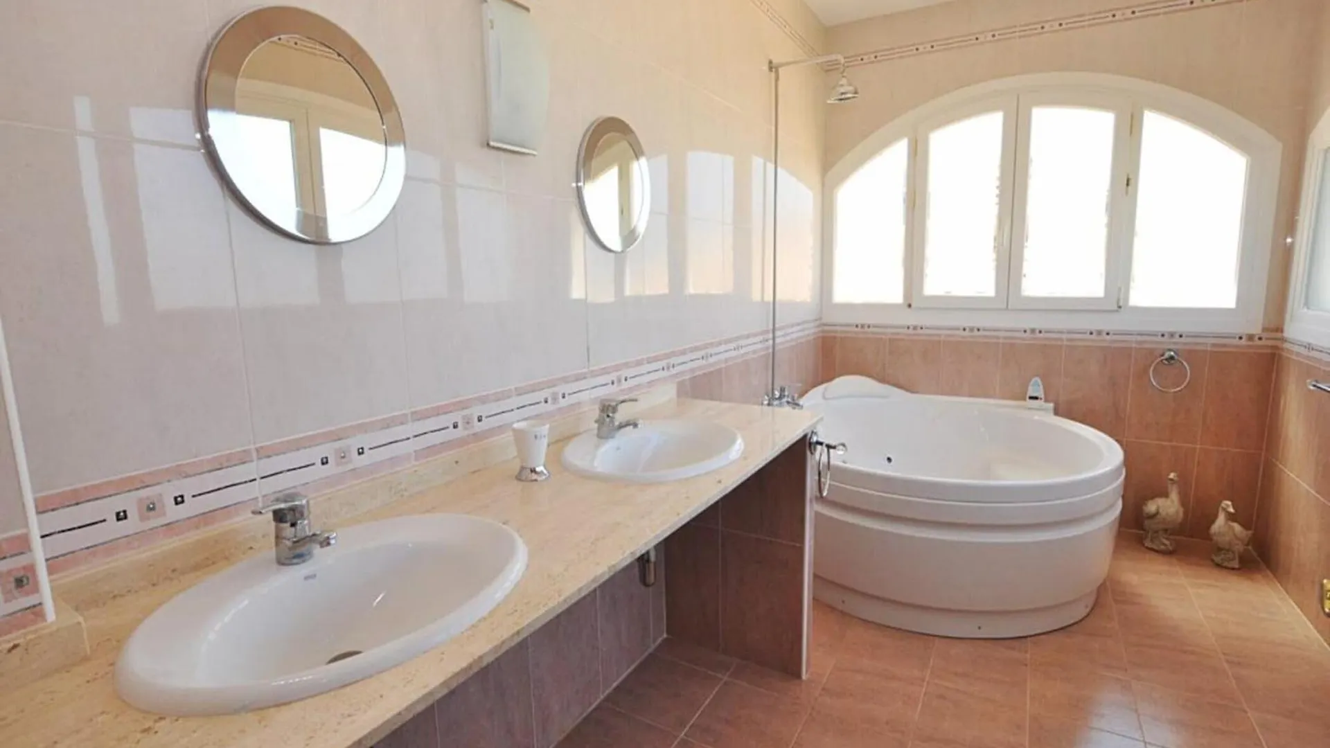 Beautiful Holiday Home Near The Sea Palau Saverdera Spanien